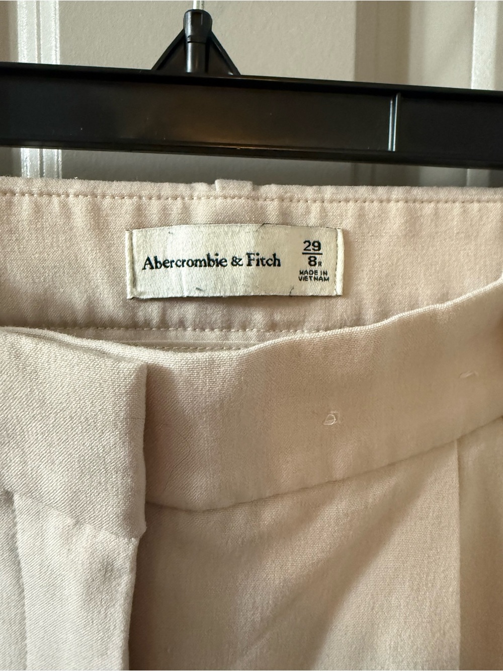 Abercrombie & Fitch Wide-Leg Pleated Trousers in Light Beige - Picture 4 of 4